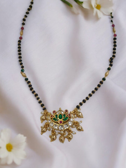 GOLD VANITA KUNDAN MANGALSUTRA SET