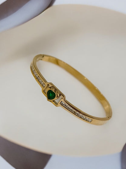 GREEN HEART HOLLY BRACELET