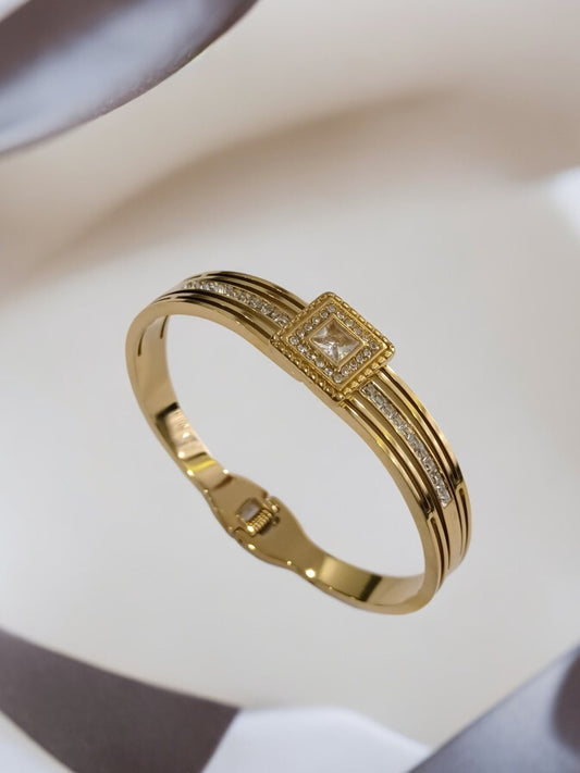 WHITE SQUARE GLENDA BRACELET