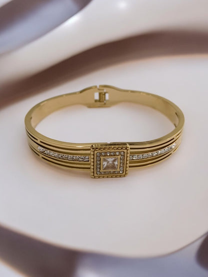 WHITE SQUARE GLENDA BRACELET