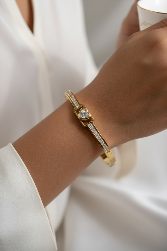 WHITE HEART HOLLY BRACELET