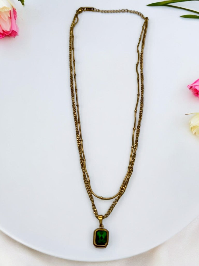 GREEN LAYER NECKLACE