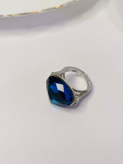 ROYAL BLUE DIAMOND NOA RING