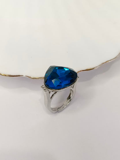 ROYAL BLUE DIAMOND NOA RING