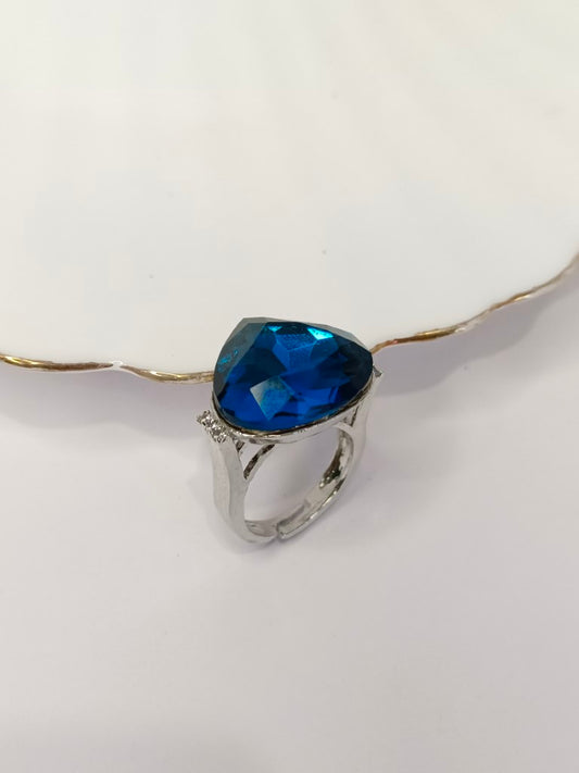 ROYAL BLUE DIAMOND NOA RING