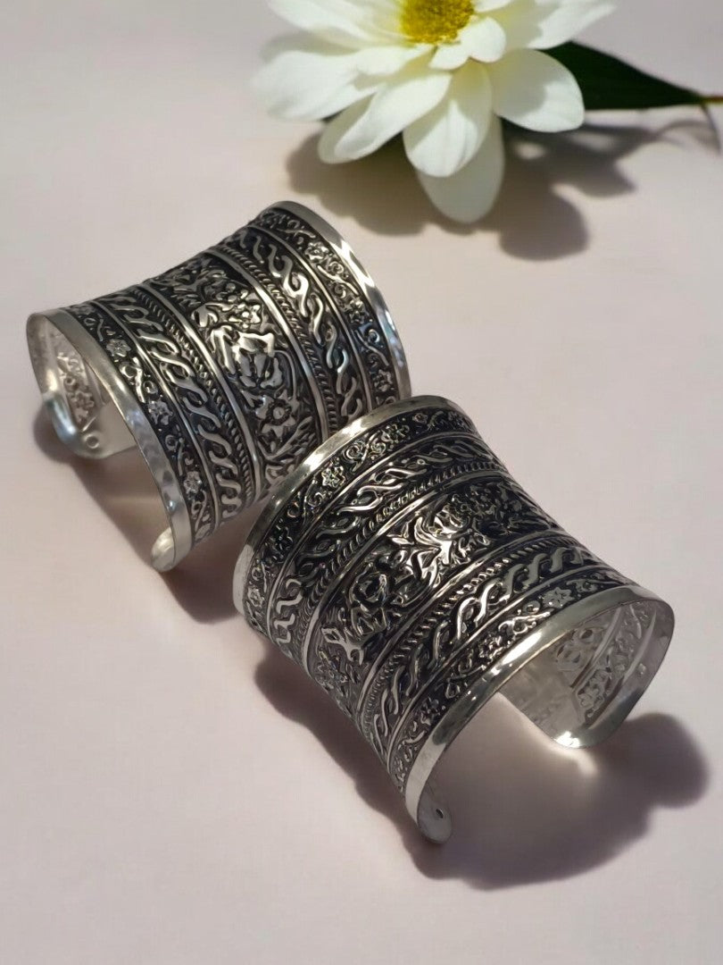 DIVYASHREE GERMAN SILVER BANGLE (CUFF)