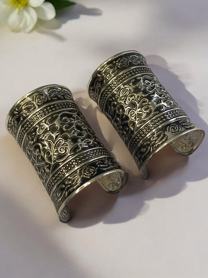 DIVYATA GERMAN SILVER BANGLE (CUFF)