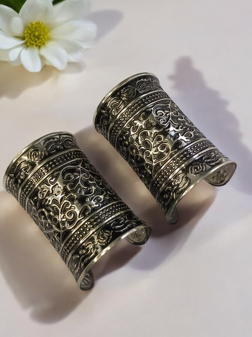 DIVYATA GERMAN SILVER BANGLE (CUFF)
