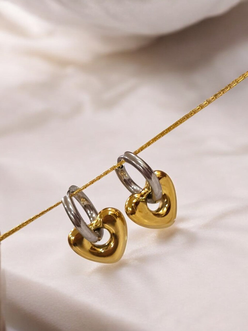 SILVER HOOP GOLD HEART LICIE EARRINGS