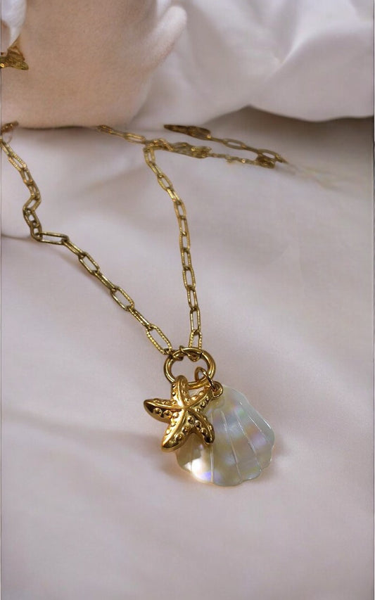 GOLDEN CHAIN WITH CHARMS LIKE STAR FISH AND SEA SHELL
