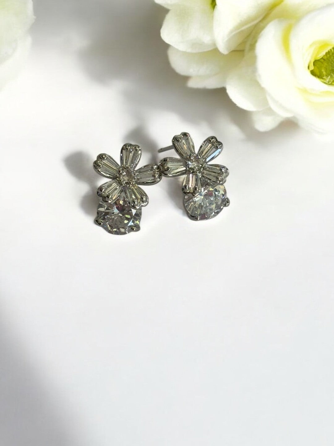 SILVER DIAMOND FLOWER KRISHNIAY EARRINGS