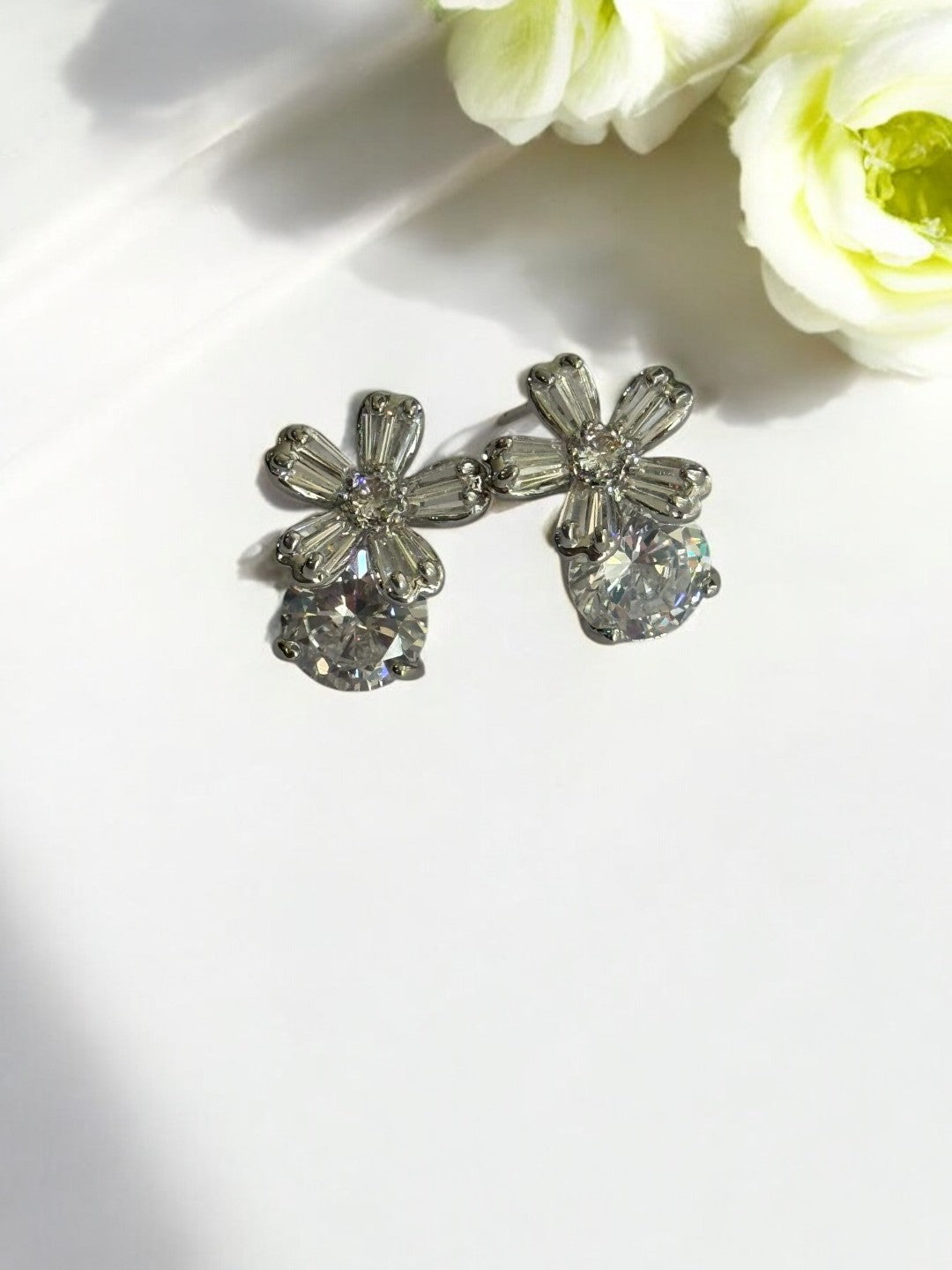 SILVER DIAMOND FLOWER KRISHNIAY EARRINGS
