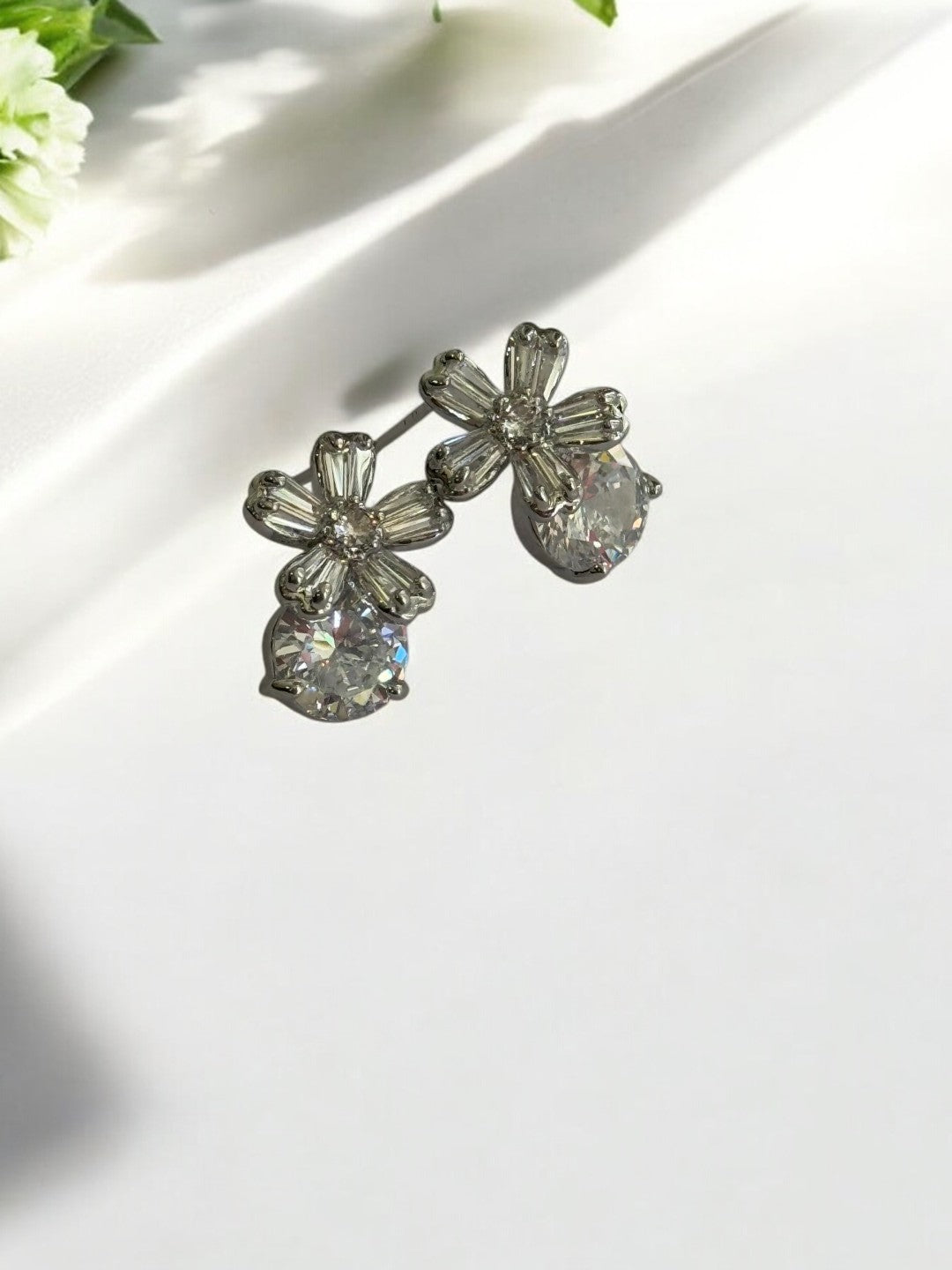 SILVER DIAMOND FLOWER KRISHNIAY EARRINGS