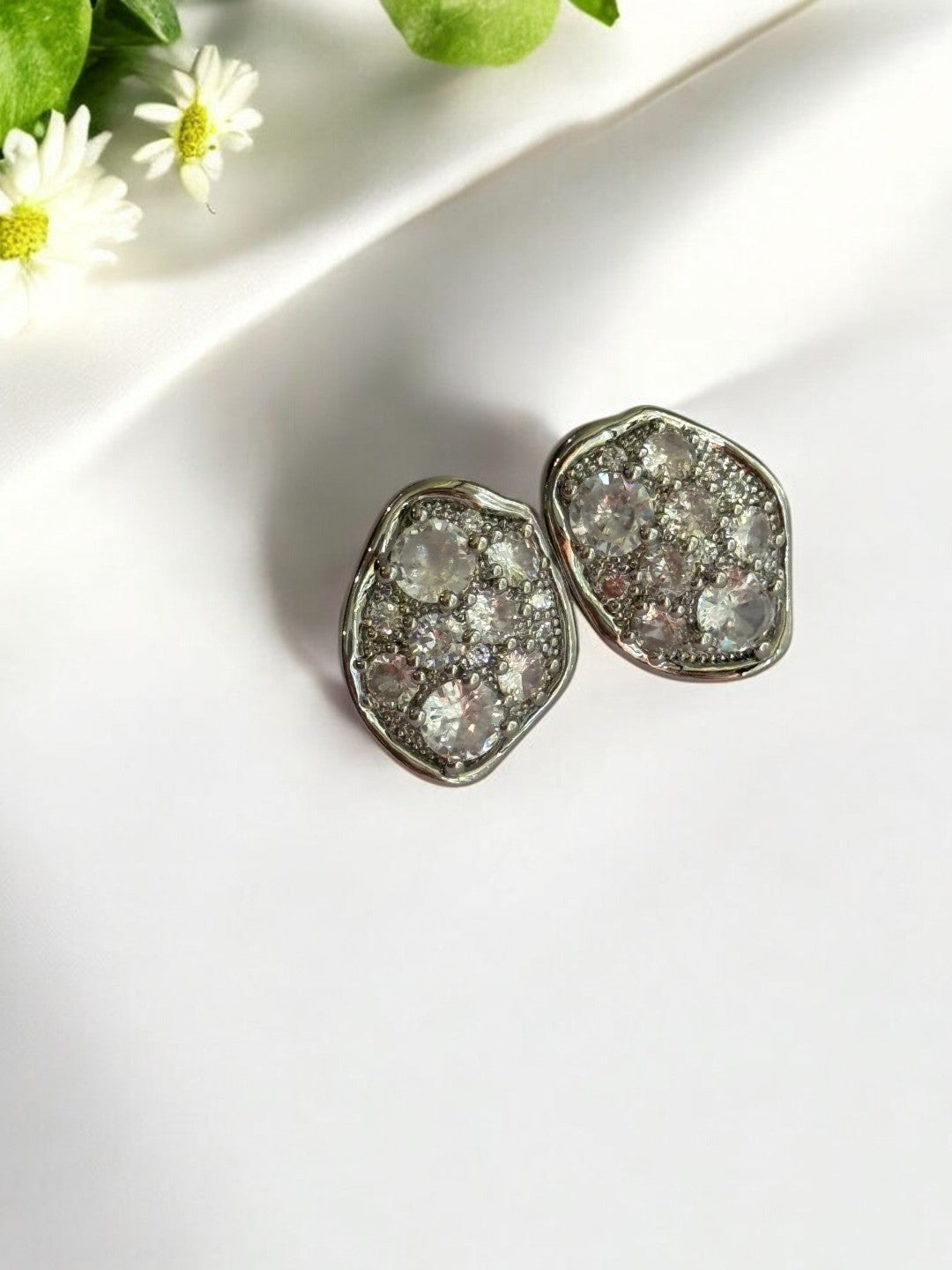 SILVER DIAMOND BAHULIA EARRINGS