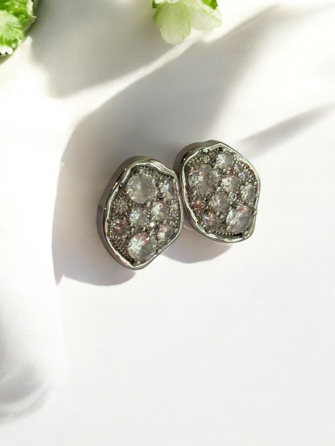 SILVER DIAMOND BAHULIA EARRINGS
