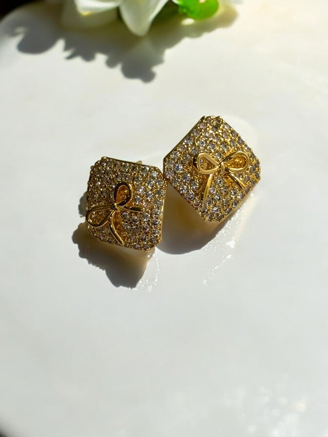 GOLDEN DIAMOND BOW KAMLAXIE EARRINGS