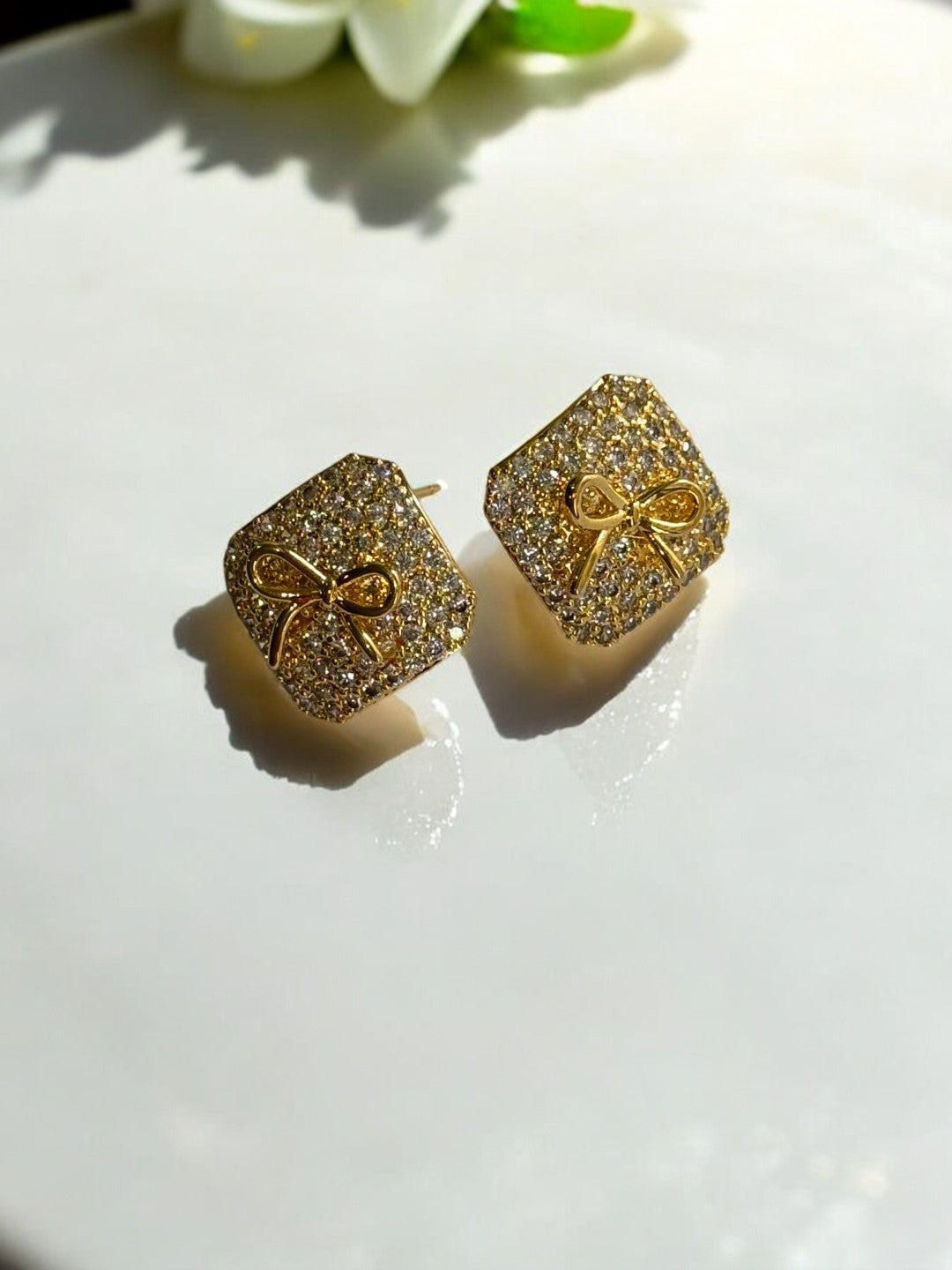 GOLDEN DIAMOND BOW KAMLAXIE EARRINGS
