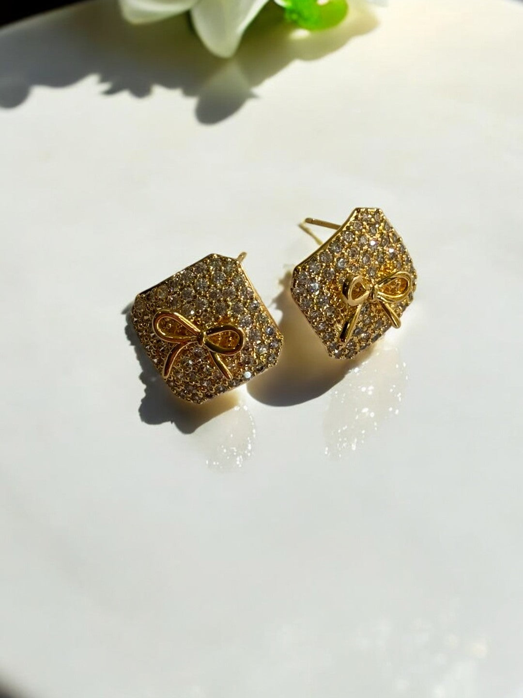 GOLDEN DIAMOND BOW KAMLAXIE EARRINGS