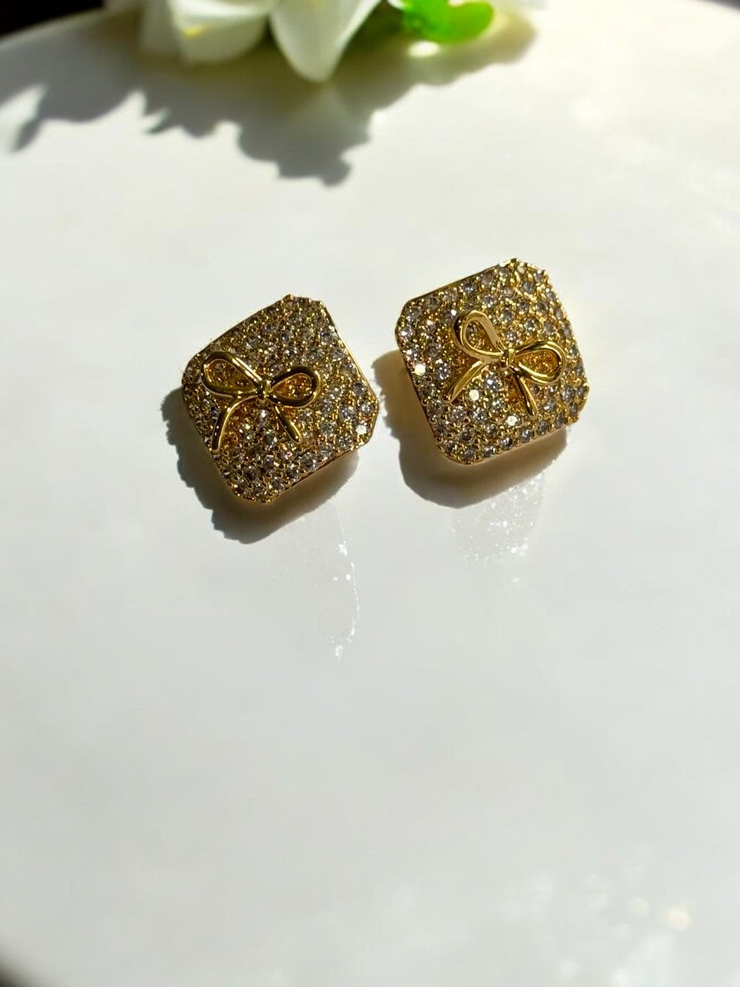 GOLDEN DIAMOND BOW KAMLAXIE EARRINGS