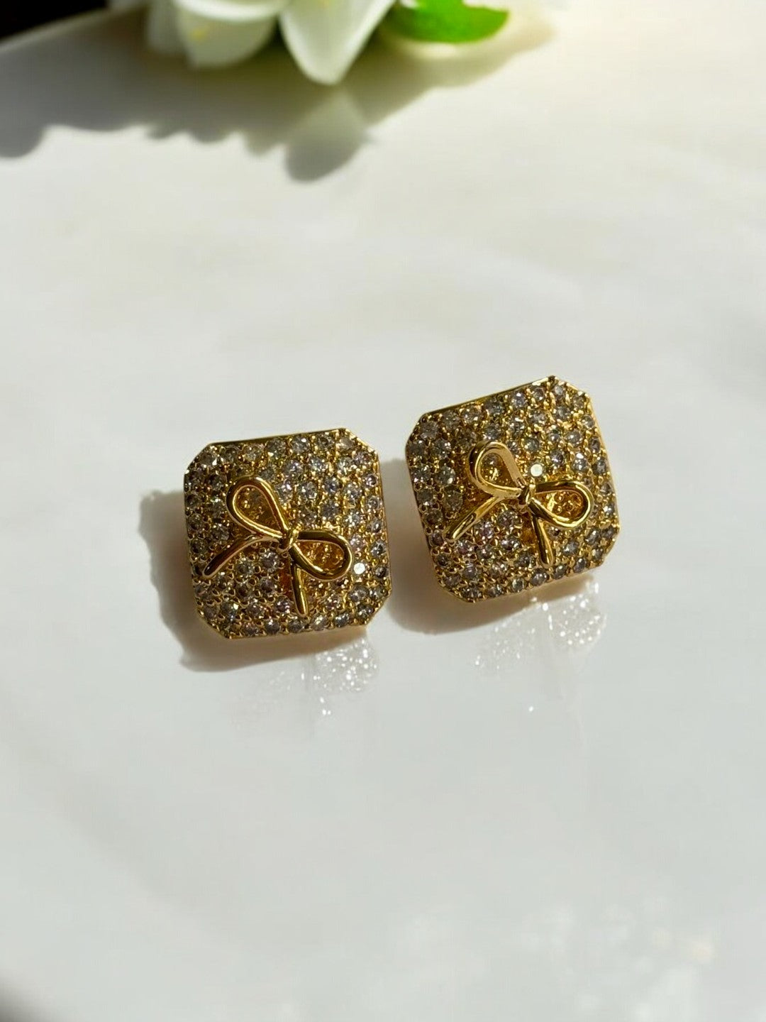 GOLDEN DIAMOND BOW KAMLAXIE EARRINGS