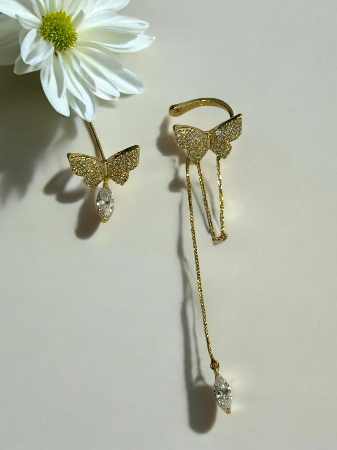 GOLDEN DIAMOND BUTTERFLY APHEAL EAR CUFF