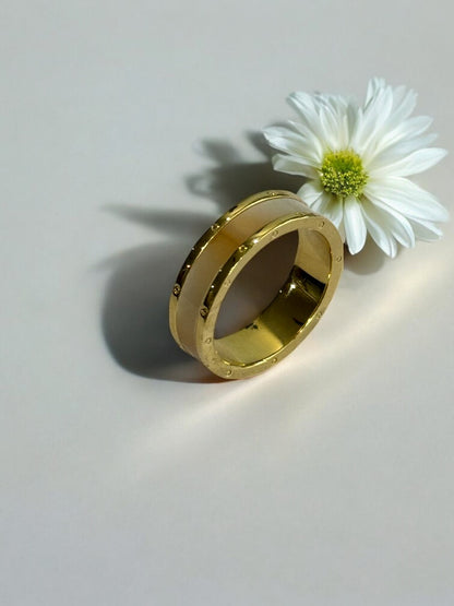 WHITE MOTHER OF PEARL FREDEY RING