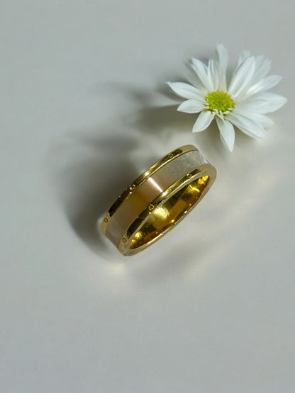 WHITE MOTHER OF PEARL FREDEY RING