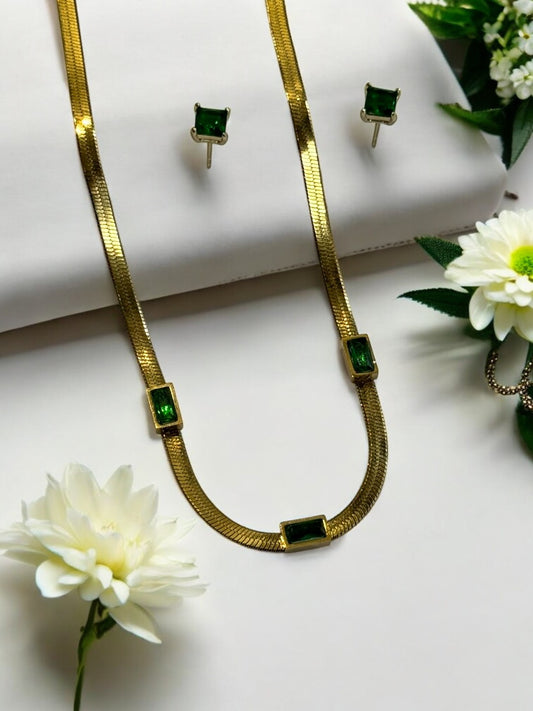 GREEN THREE STONES NECKLACE