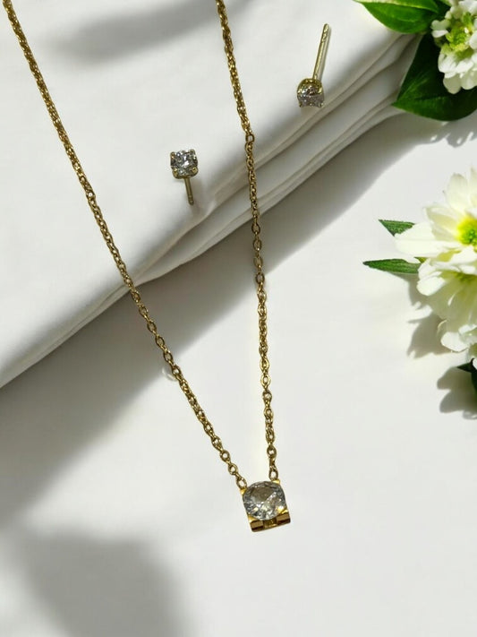 GOLDEN DIAMOND NESSAK NECKLACE