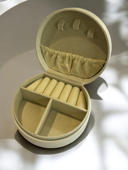 WHITE SEMICIRCULAR ORGANIZER GIFT BOX