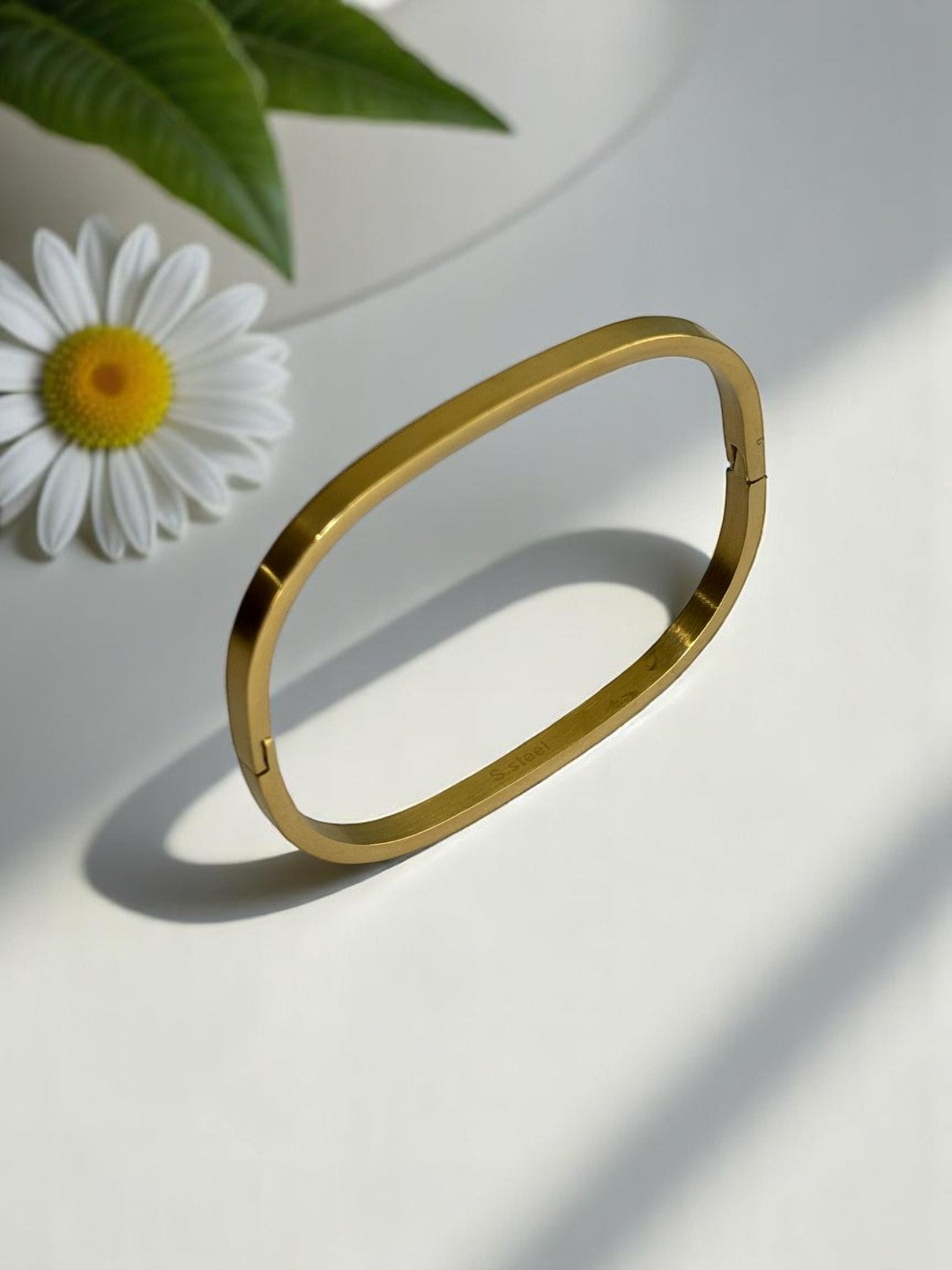 GOLDEN SQUARE LOGAN BRACELET