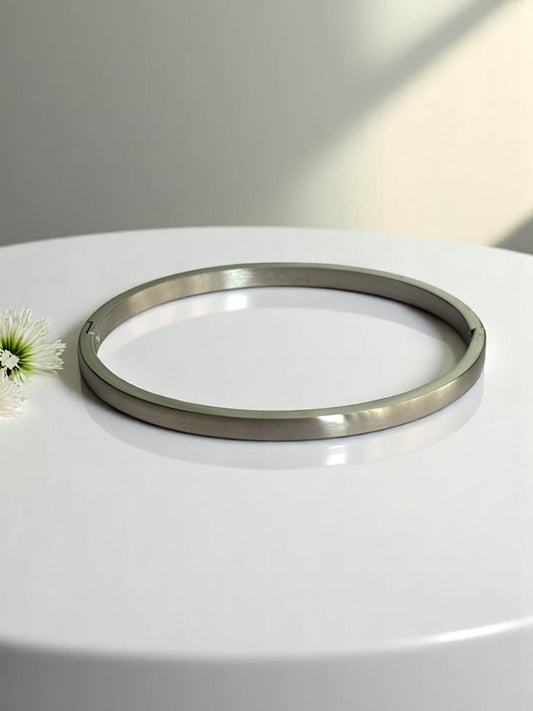 SILVER ROUND LOGAN BRACELET