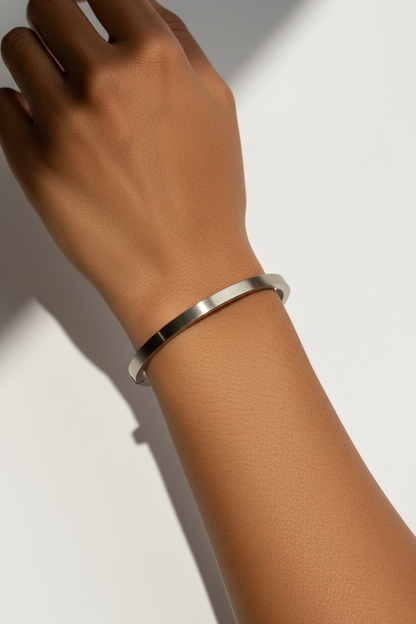 SILVER ROUND LOGAN BRACELET