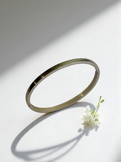 SILVER ROUND LOGAN BRACELET