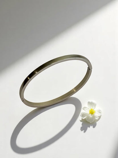 SILVER ROUND LOGAN BRACELET