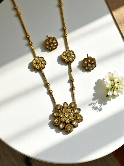 GOLDEN RACHI KUNDAN JEWELLERY SET