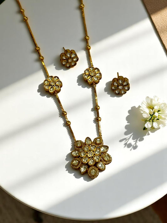 GOLDEN RACHI KUNDAN JEWELLERY SET