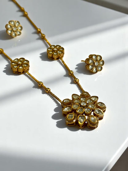 GOLDEN RACHI KUNDAN JEWELLERY SET