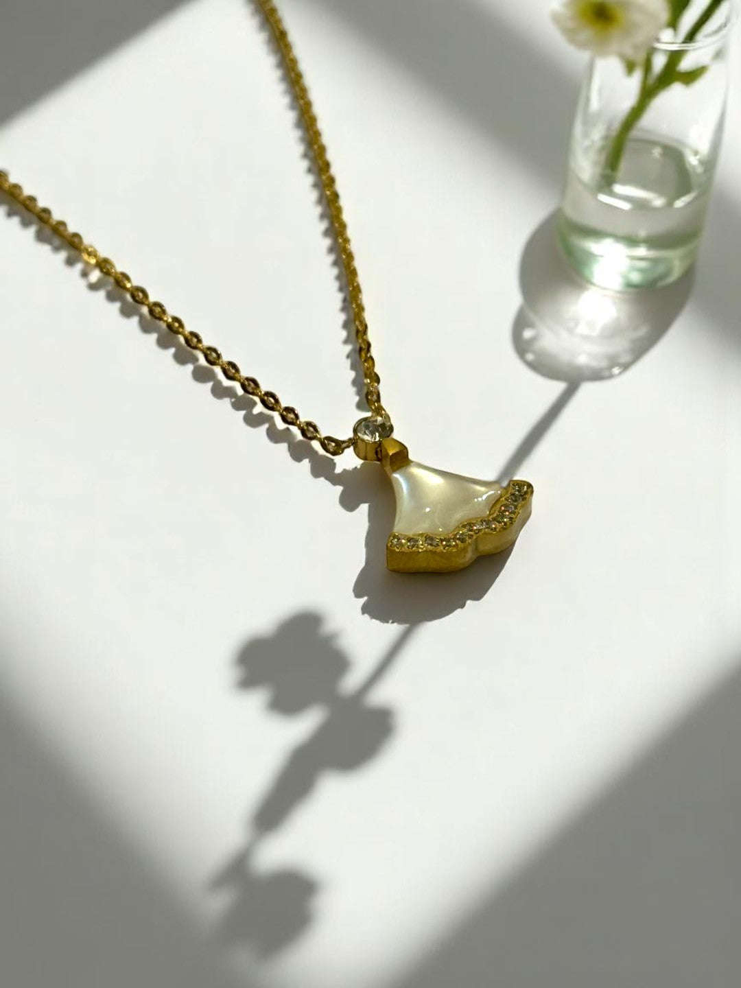 GOLDEN DIAMOND RESIN BEAU NECKLACE