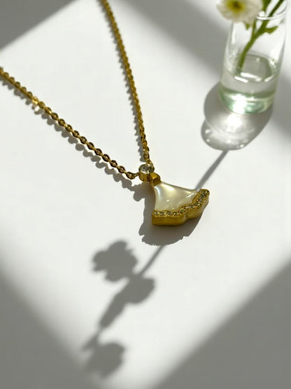 GOLDEN DIAMOND RESIN BEAU NECKLACE