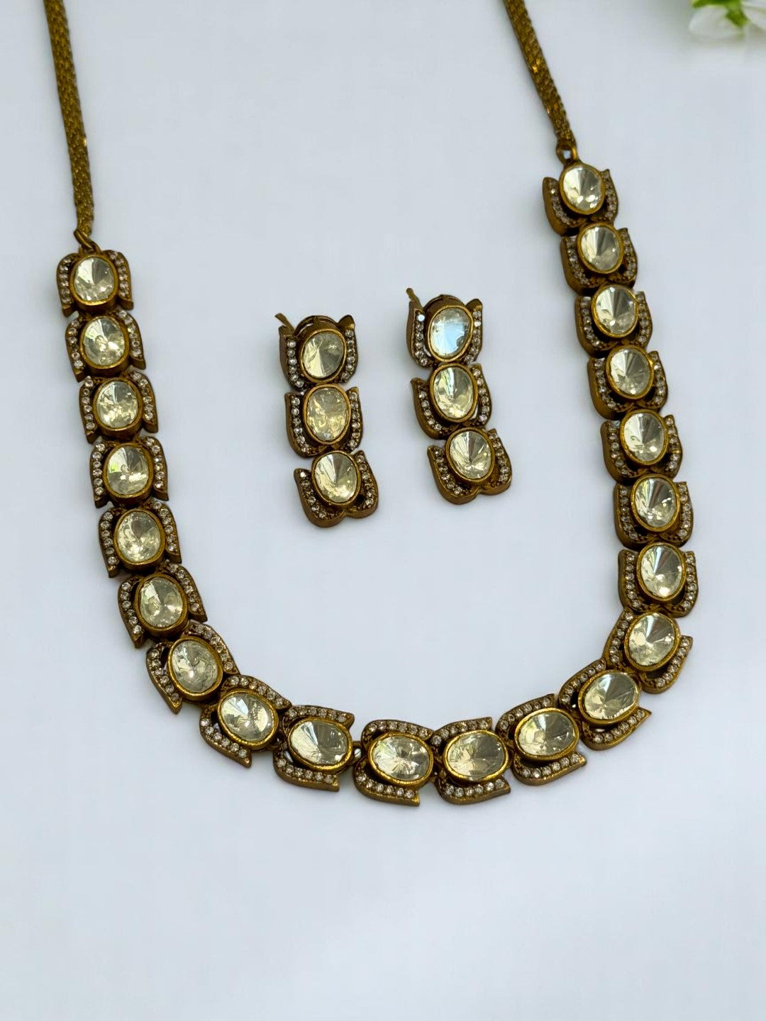 GOLDEN ANSHIKA KUNDAN JEWELLERY SET