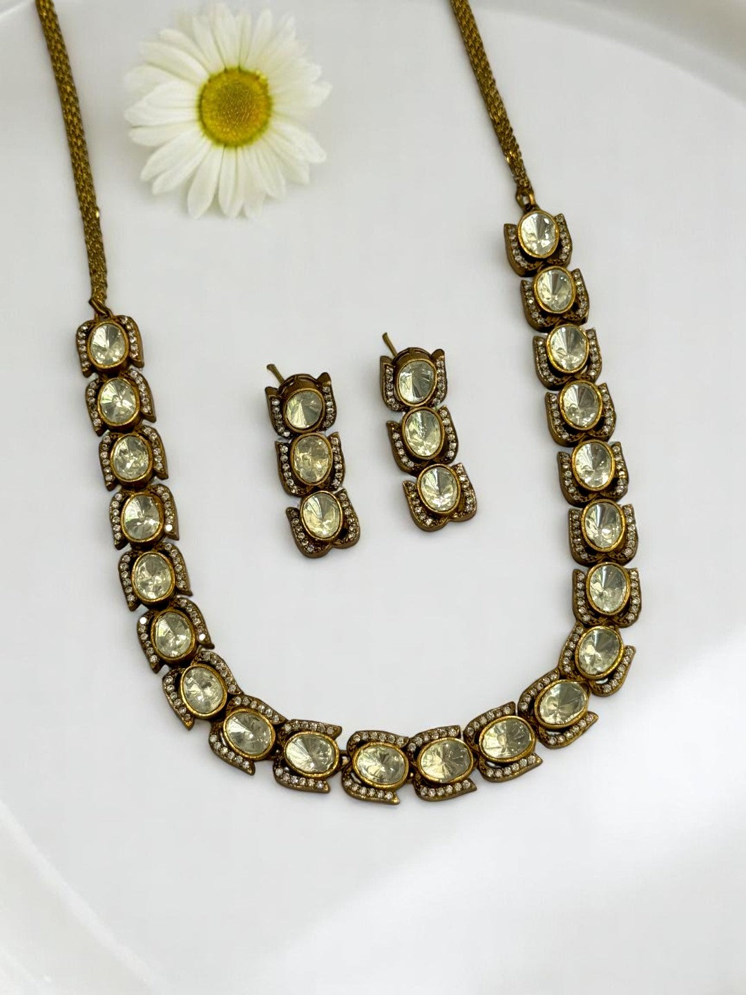 GOLDEN ANSHIKA KUNDAN JEWELLERY SET
