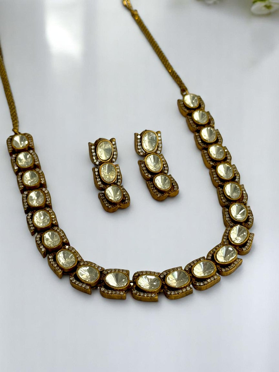 GOLDEN ANSHIKA KUNDAN JEWELLERY SET