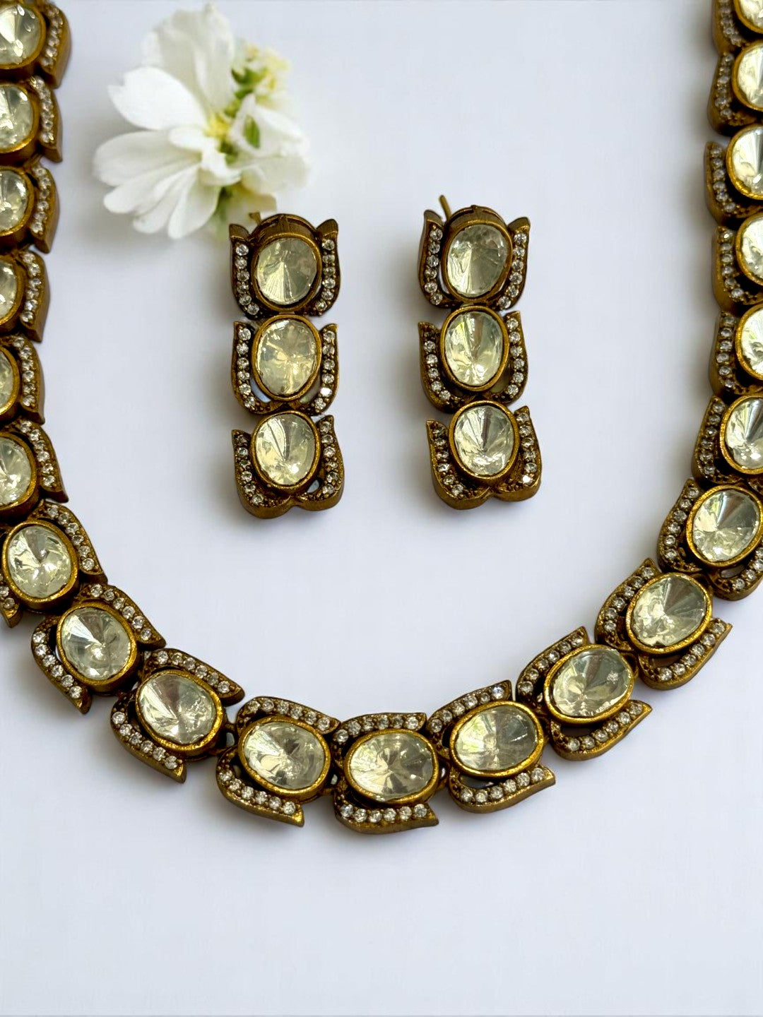 GOLDEN ANSHIKA KUNDAN JEWELLERY SET