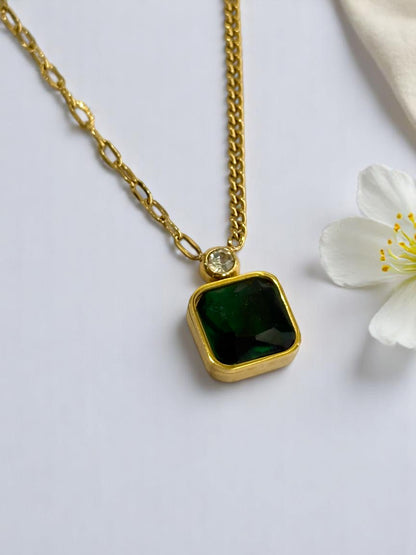 GREEN LUCAS NECKLACE AND EARRINGS (COMBO)