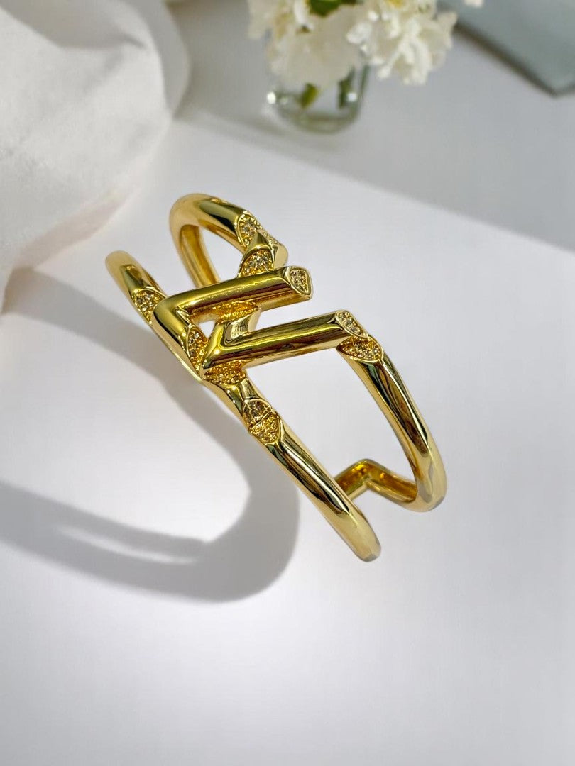 GOLDEN LV THANIEL BRACELET (CUFF)