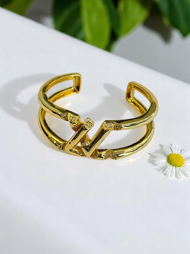 GOLDEN LV THANIEL BRACELET (CUFF)