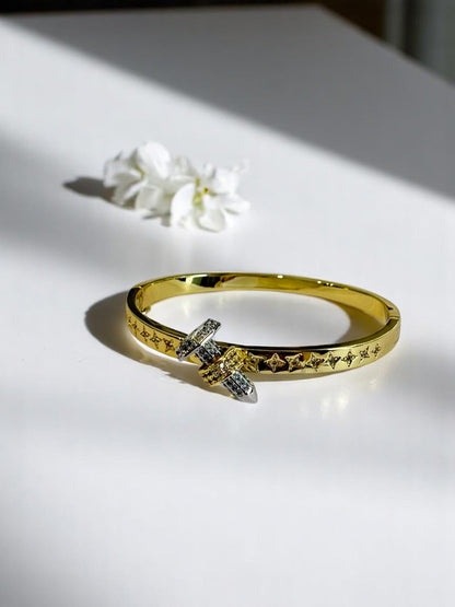 GOLDEN DIAMOND NAIL SHTON BRACELET