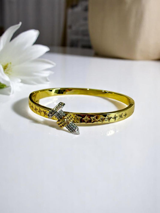 GOLDEN DIAMOND NAIL SHTON BRACELET