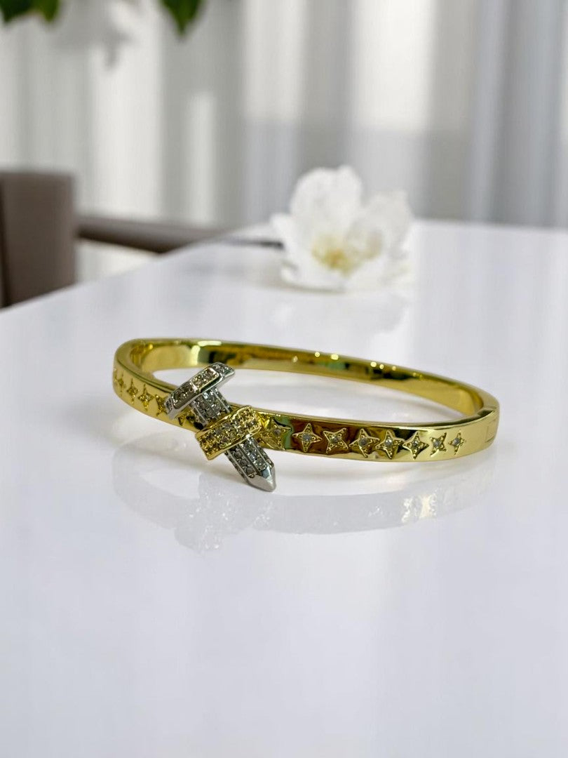 GOLDEN DIAMOND NAIL SHTON BRACELET